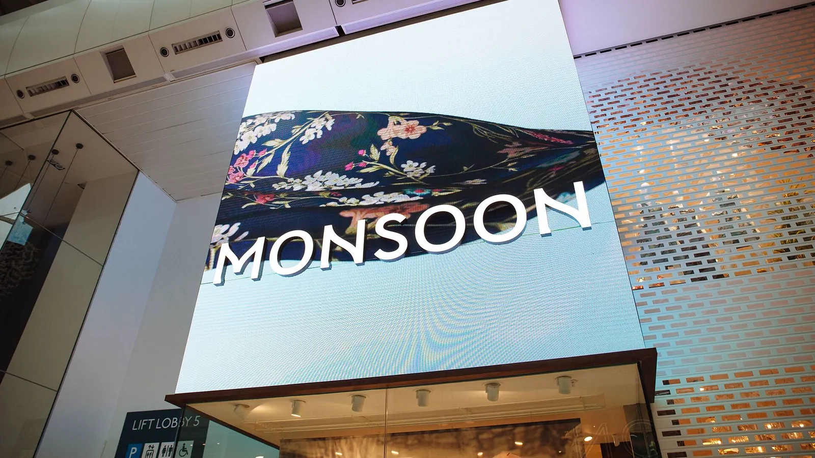 Monsoon - Real-time signage (2 of 4)